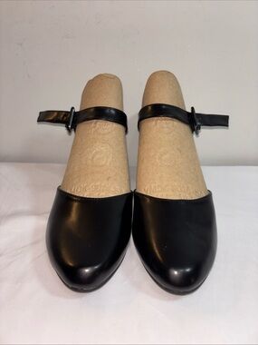 Liuruijia Black Mary Jane Flats with Ankle Strap - Women